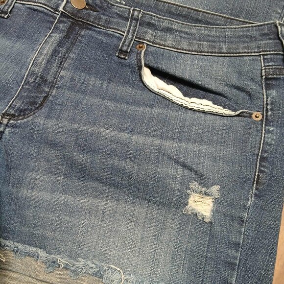 (2) Universal Thread Size 16 Mid-Rise Blue Denim Cuffed Hem distressed shorts - Picture 3 of 8
